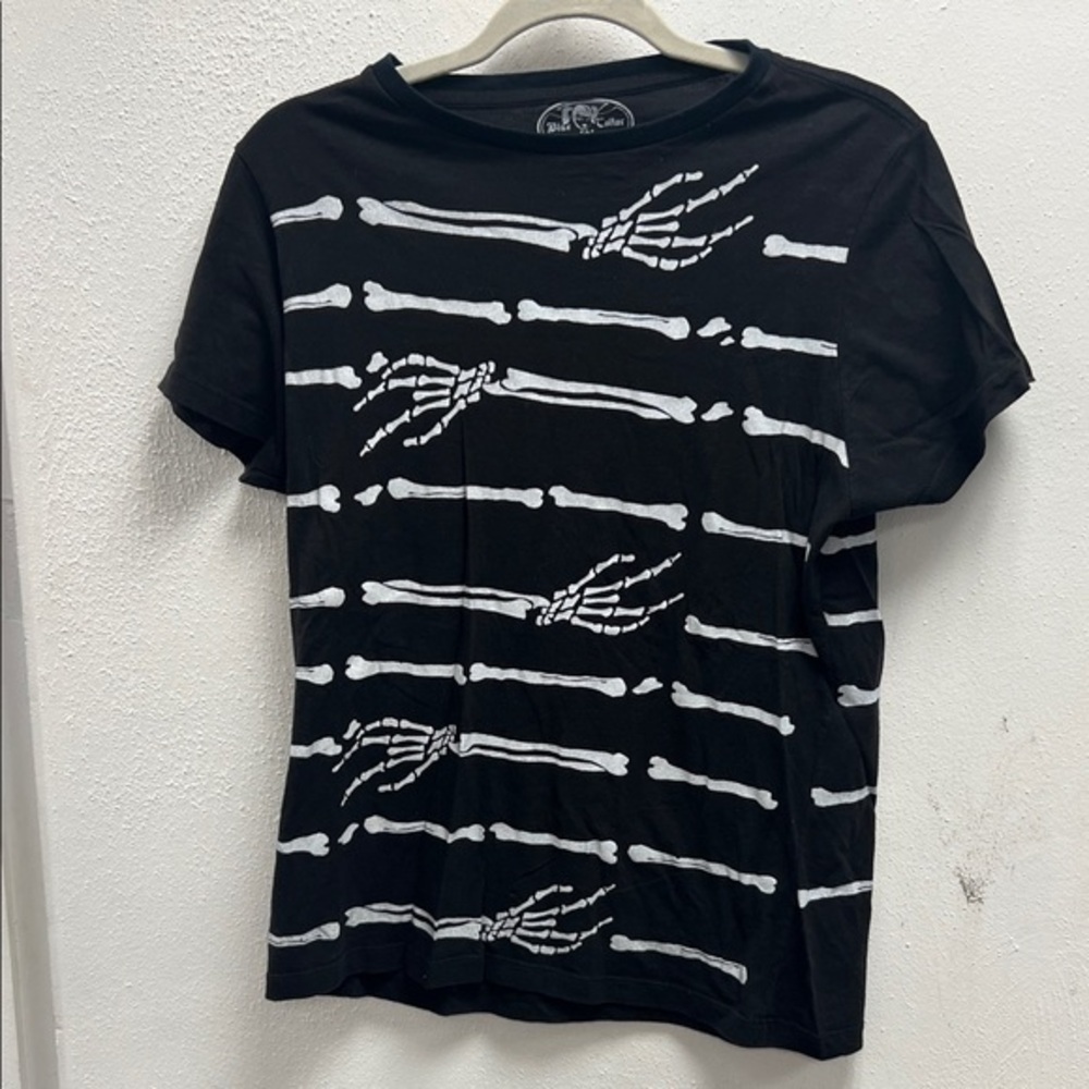 Black Skeleton Graphic Short Sleeve Tee fits like a Large